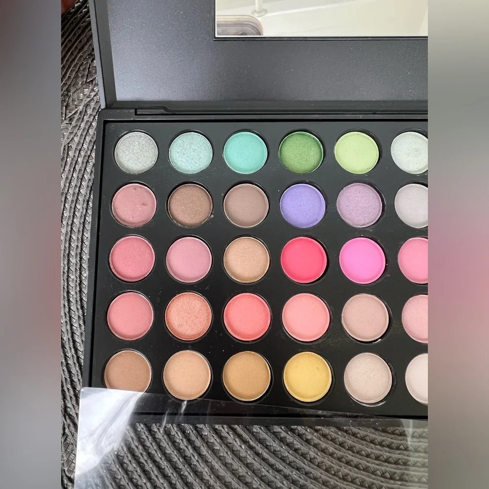 BH Cosmetics 60 color Day & Night Eyeshadow Palette Festival Rave